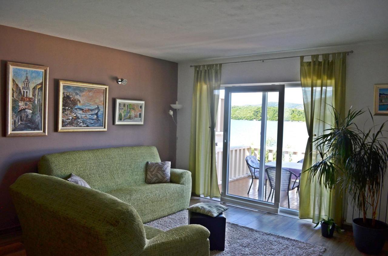 Apartments Rina - Kneze Račišće Dış mekan fotoğraf
