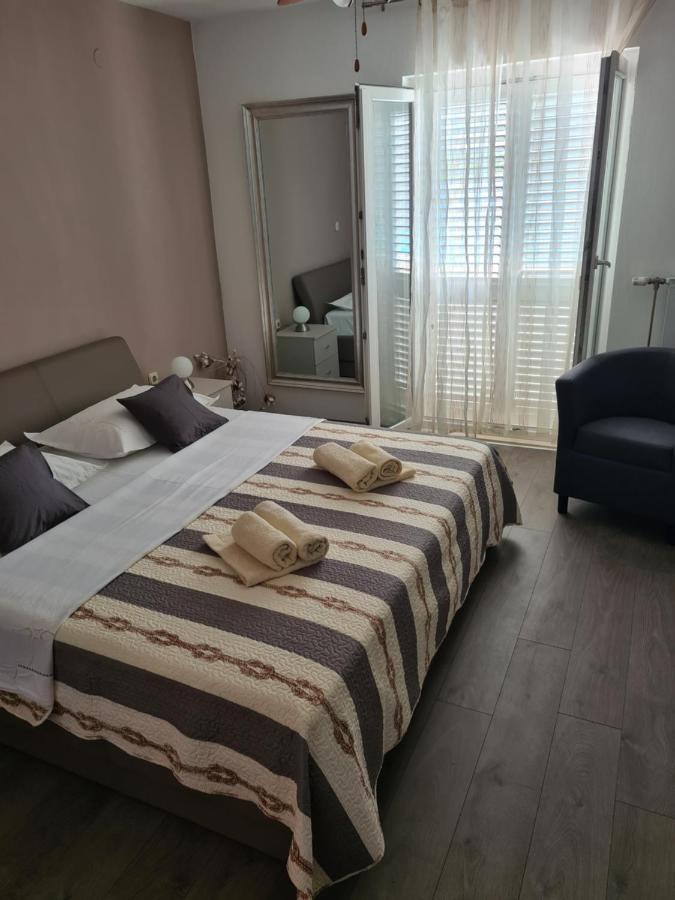 Apartments Rina - Kneze Račišće Oda fotoğraf