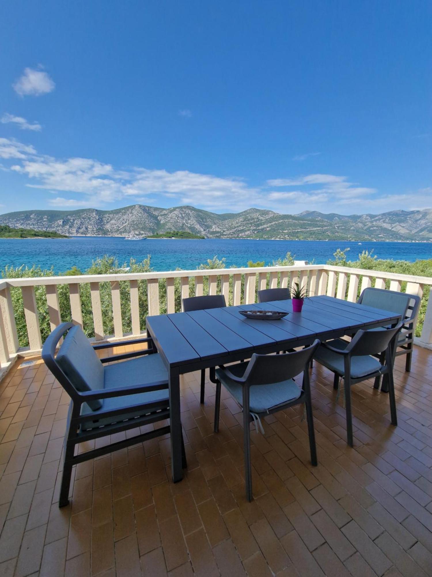 Apartments Rina - Kneze Račišće Oda fotoğraf